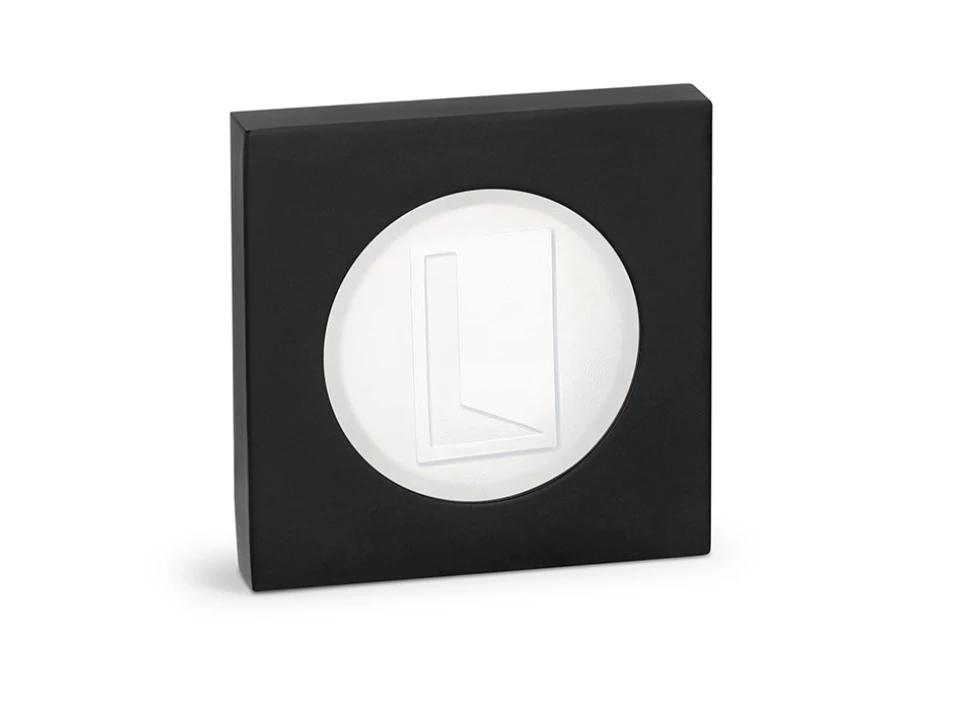 צו-אור ריבוע שחור