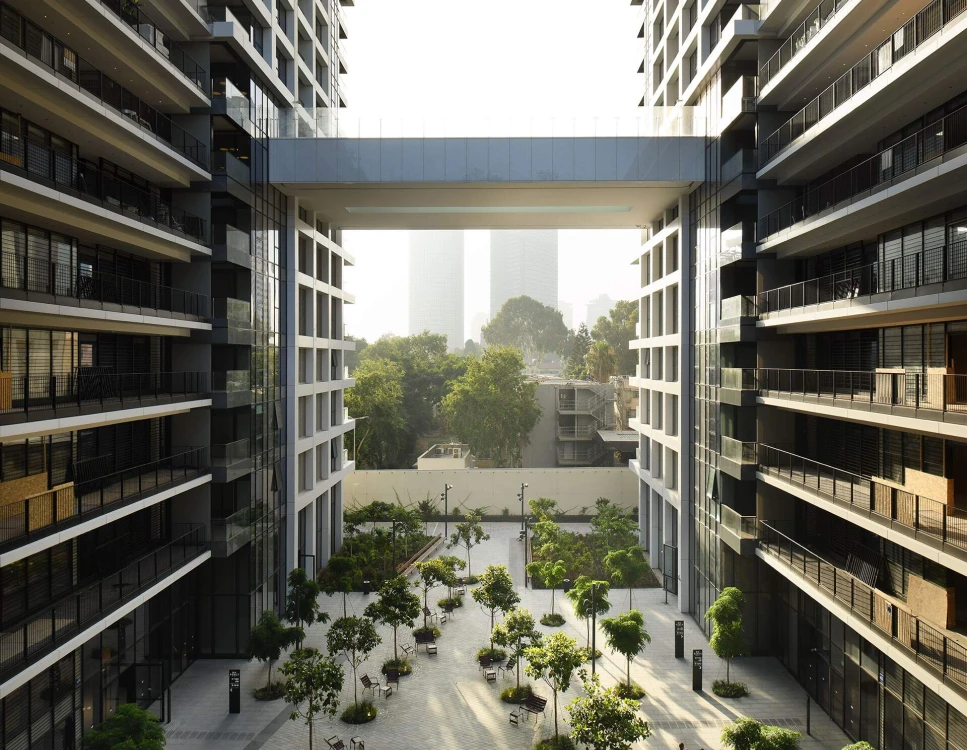 שני מגדלי מגורים