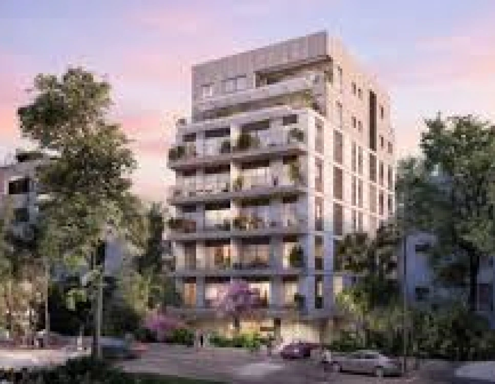 בשקיעה - אנטיגונוס 5, תל אביב