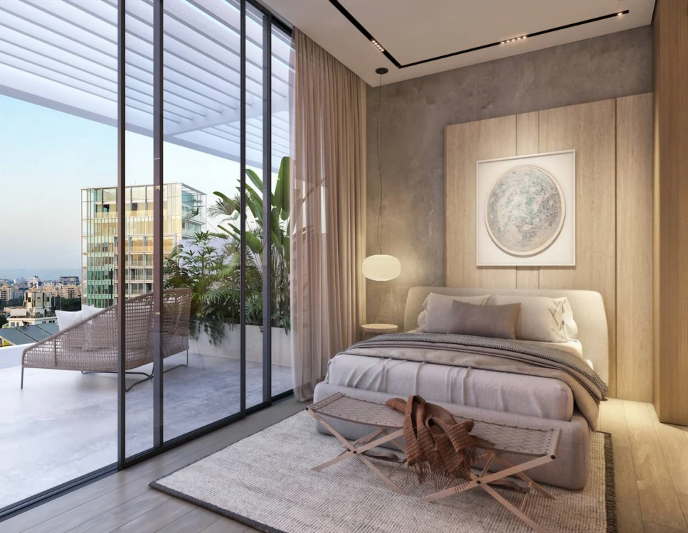 חדר שינה עם מרפסת בבניין יוקרה