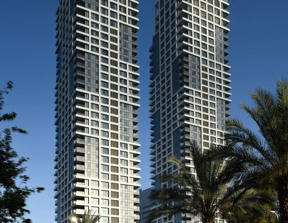 שני מגדלי יוקרה