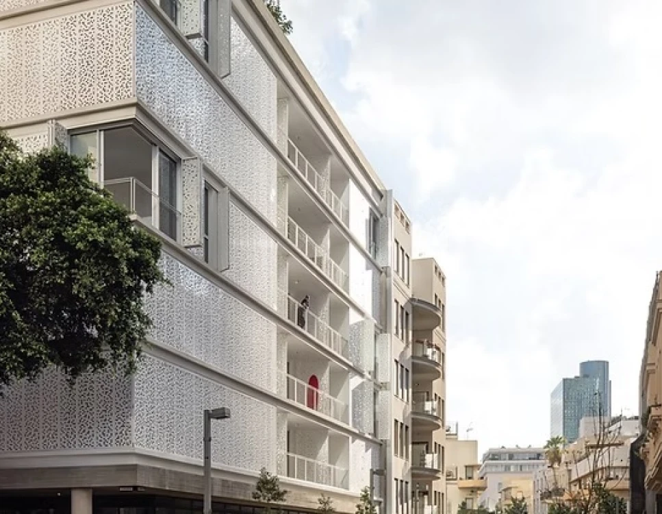 מבט צידי, אחד העם 13, קנדה ישראל