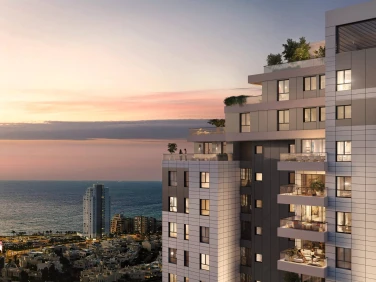 בניין AQUA SENSE , על רקע שקיעה